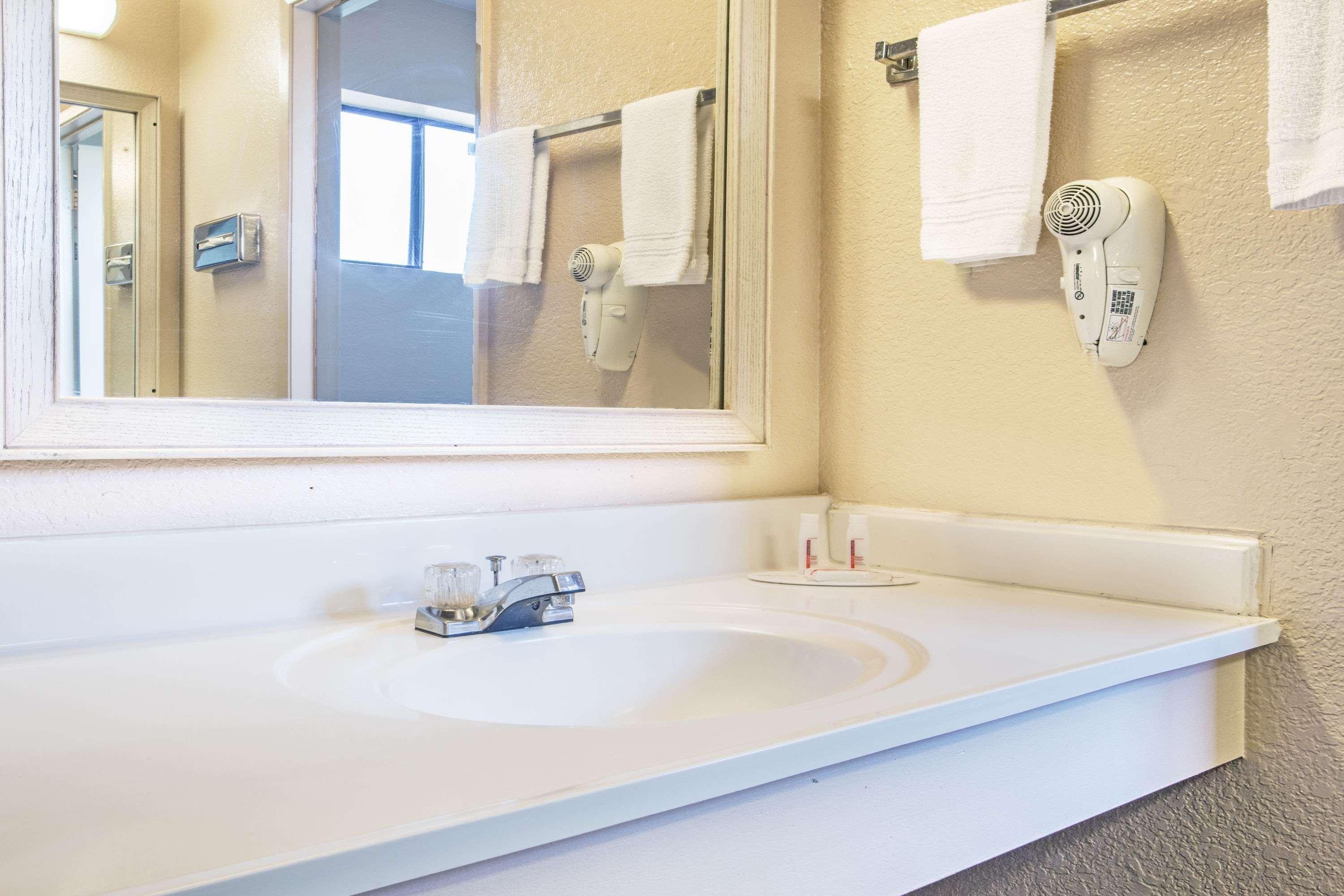Travelodge By Wyndham Turlock 17/18
