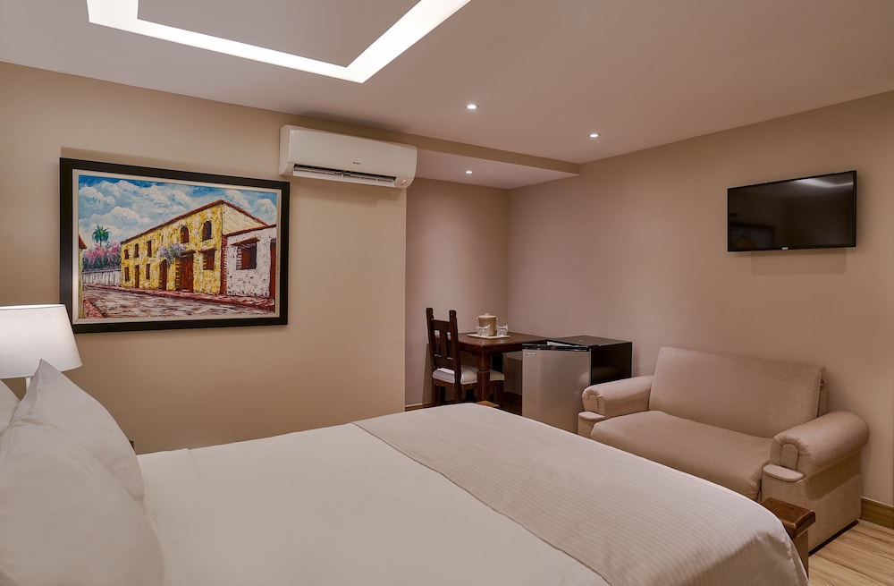 STANDARD, QUEEN BED