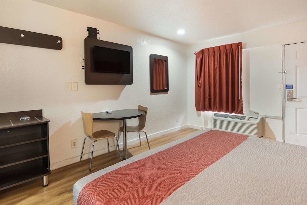 Motel6 Fort Worth, TX - Seminary 33/48
