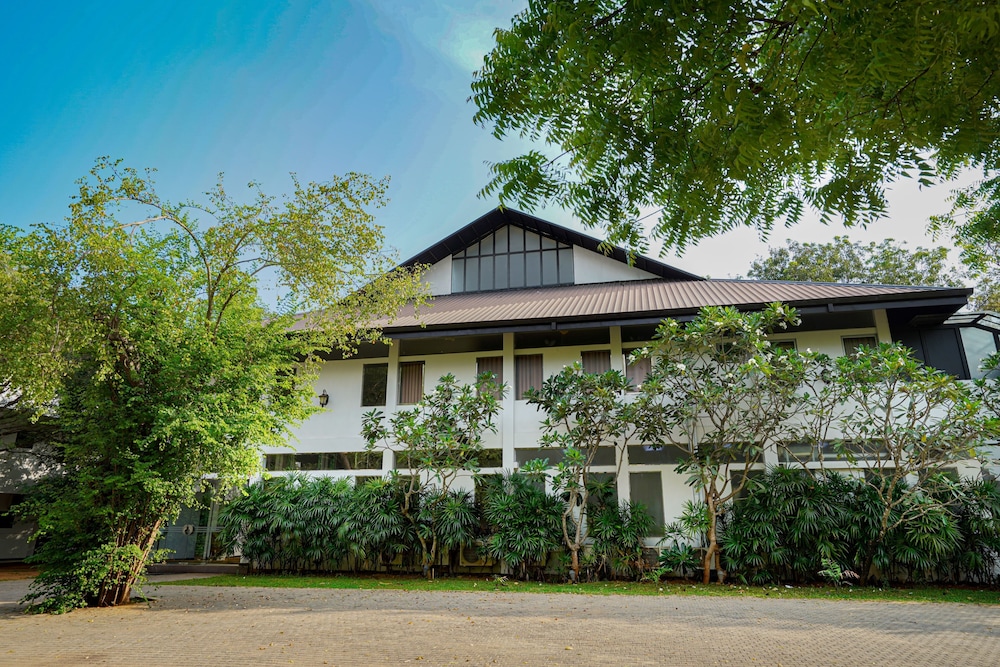 Grand Tamarind Lake Hotel in KATARAGAMA