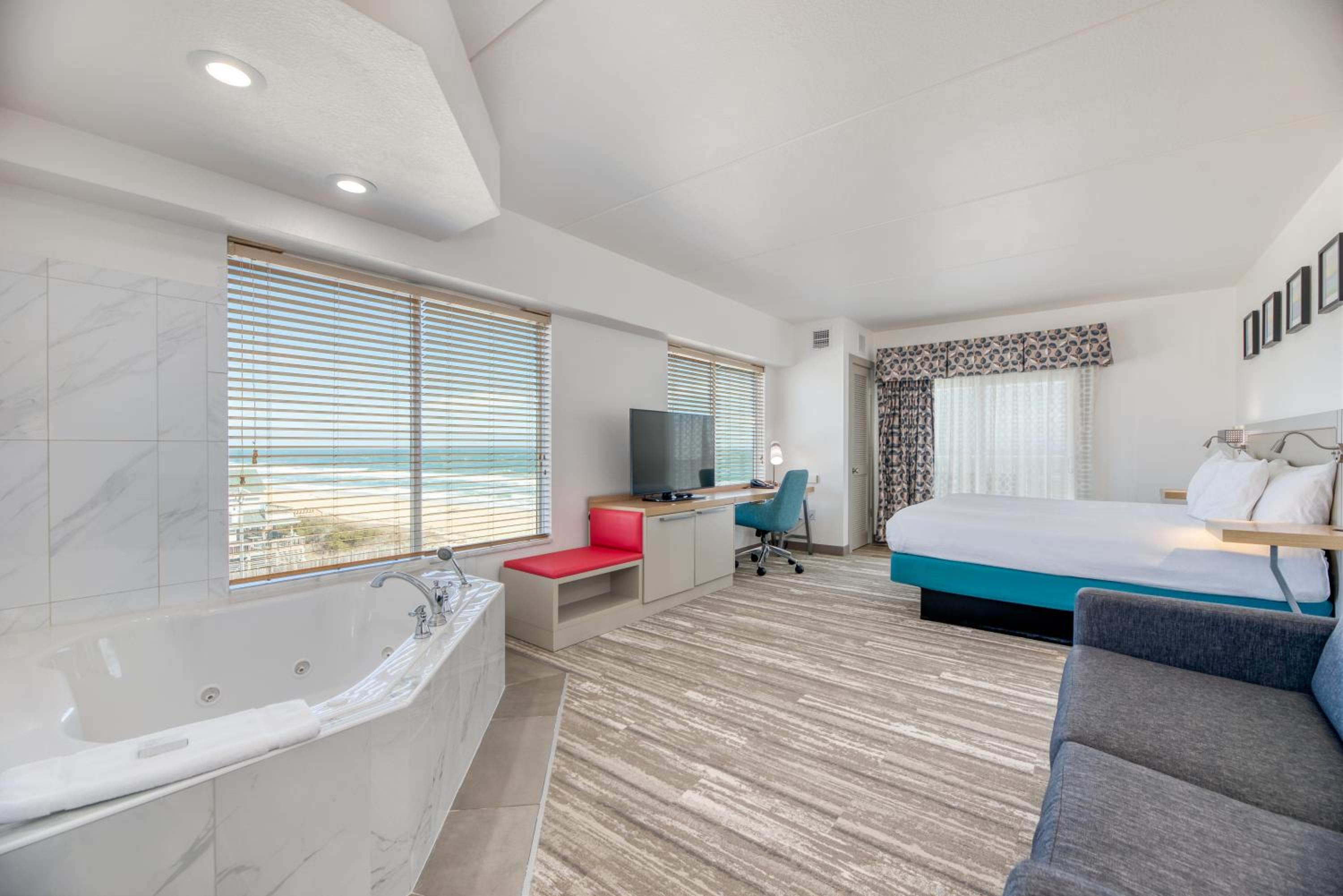 Room, King Bed, Ocean Front, Sofa, Hot Tub, Balcony