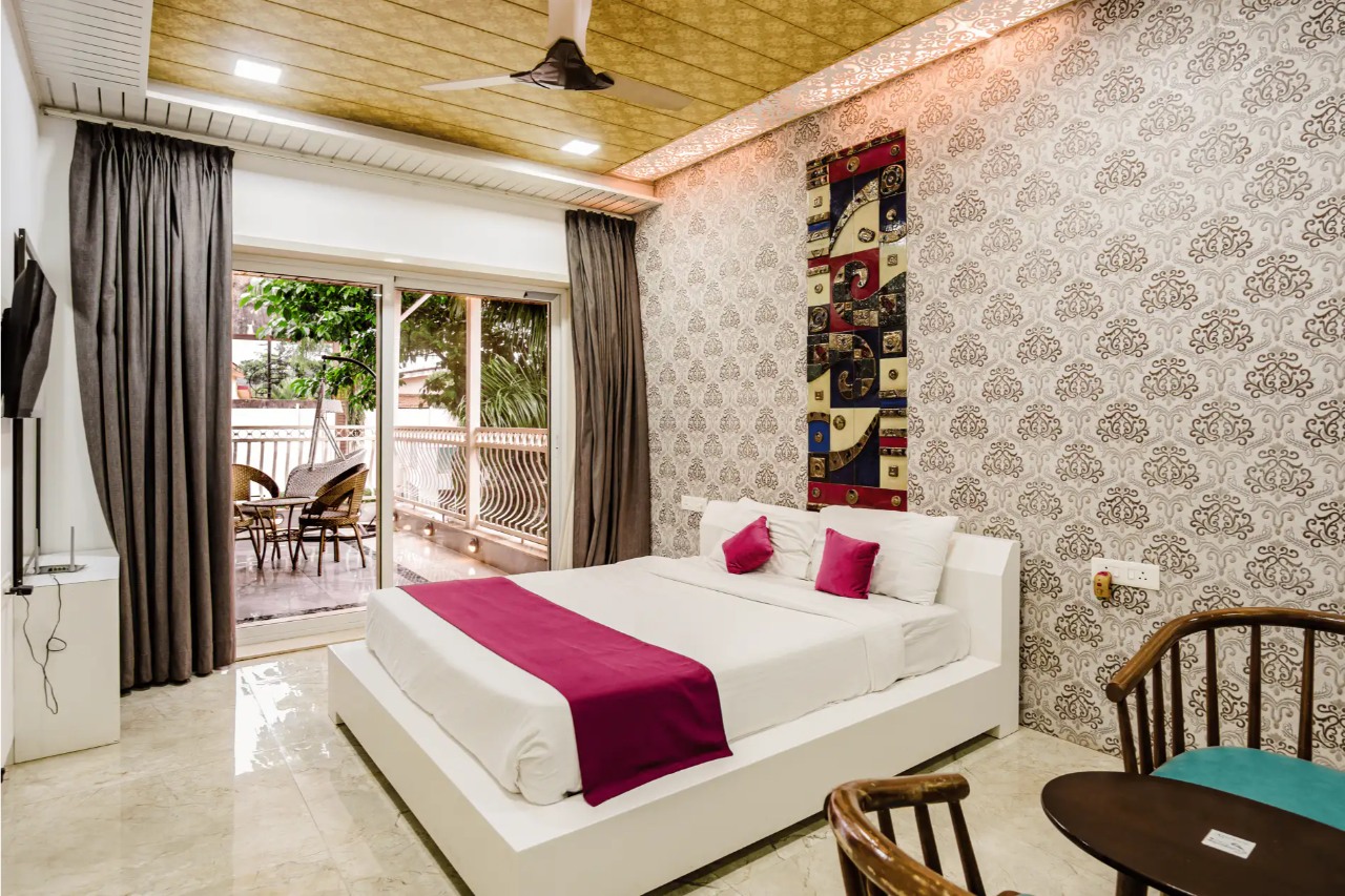 ELIVAAS Moonstone Meadows 9 BHK Retreat With Private Pool, Garden, Gazebo and Jacuzzi 6/16