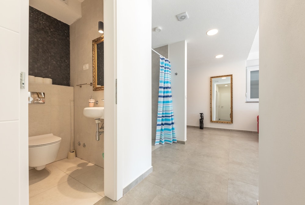 Villa Plat 46/50