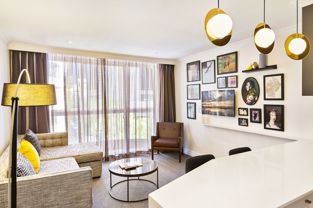 Mantra 2 Bond Street Sydney 42/62