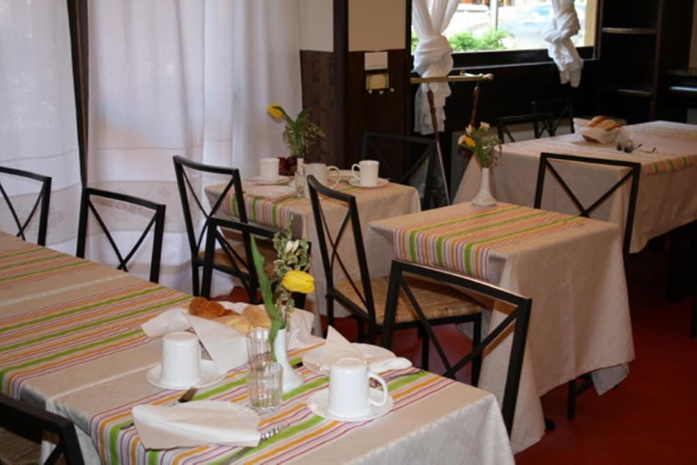 restaurant-cafeteria