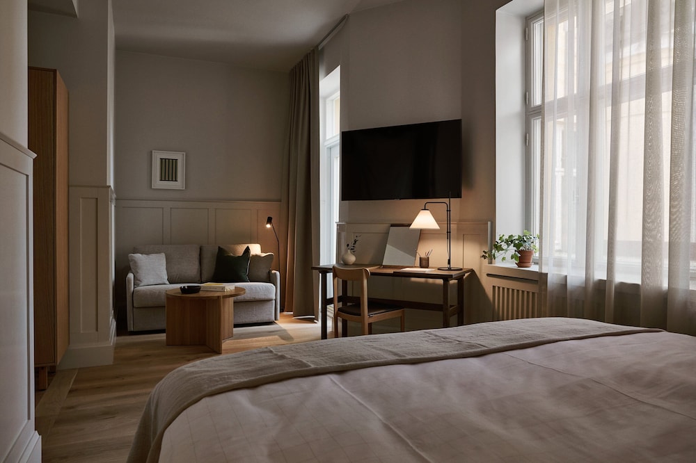 Suite, King Bed, Sofa, Balcony