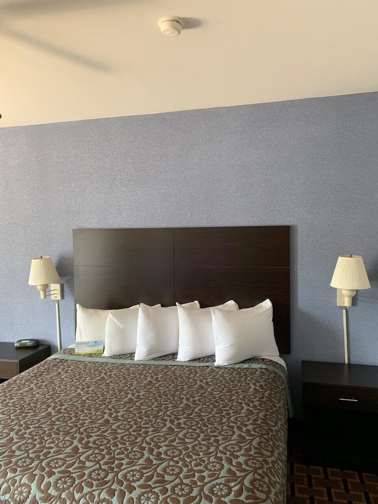 Days Inn by Wyndham Glen Allen/Richmond North 17/22