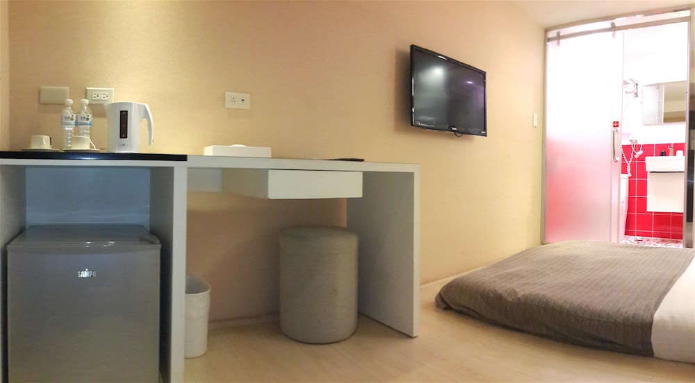E House Hotel 26/65