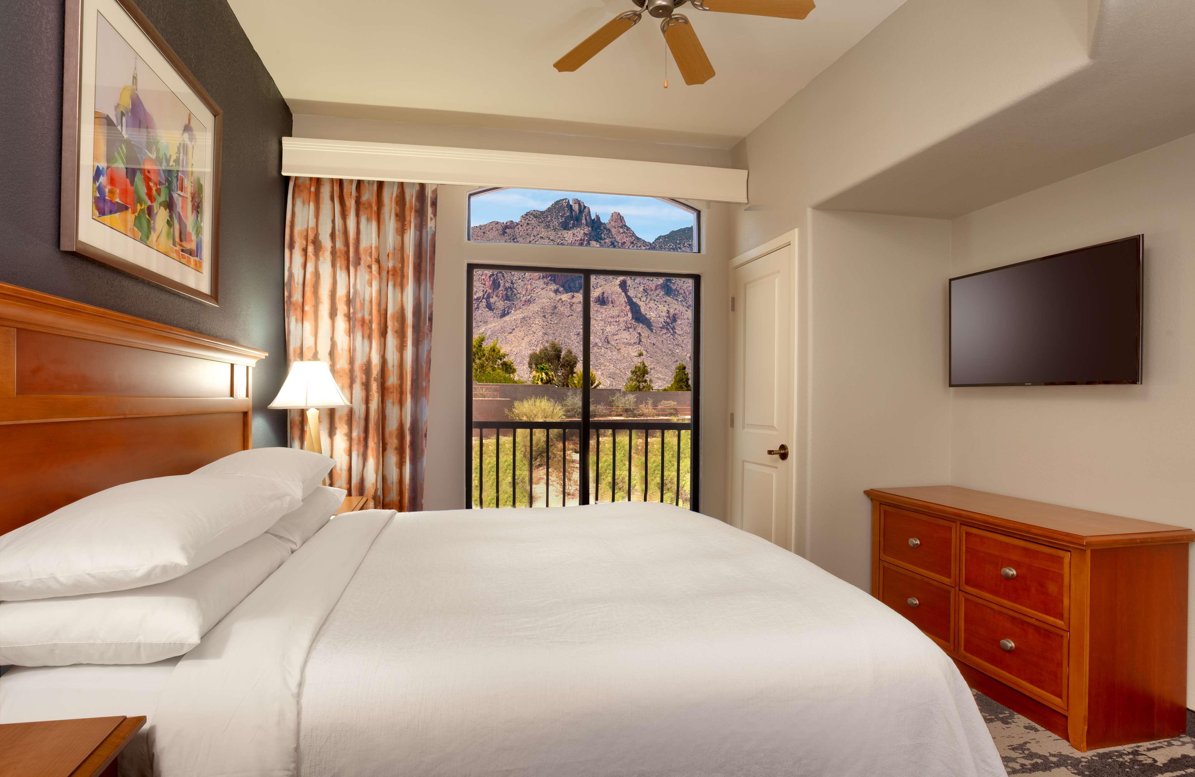 2 ROOMS, SUITE, KING BED, MOUNTAIN VIEW