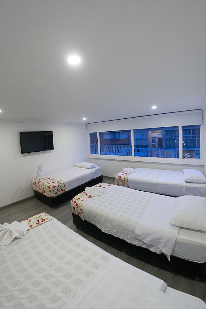 Hotel Metro 26 12/63