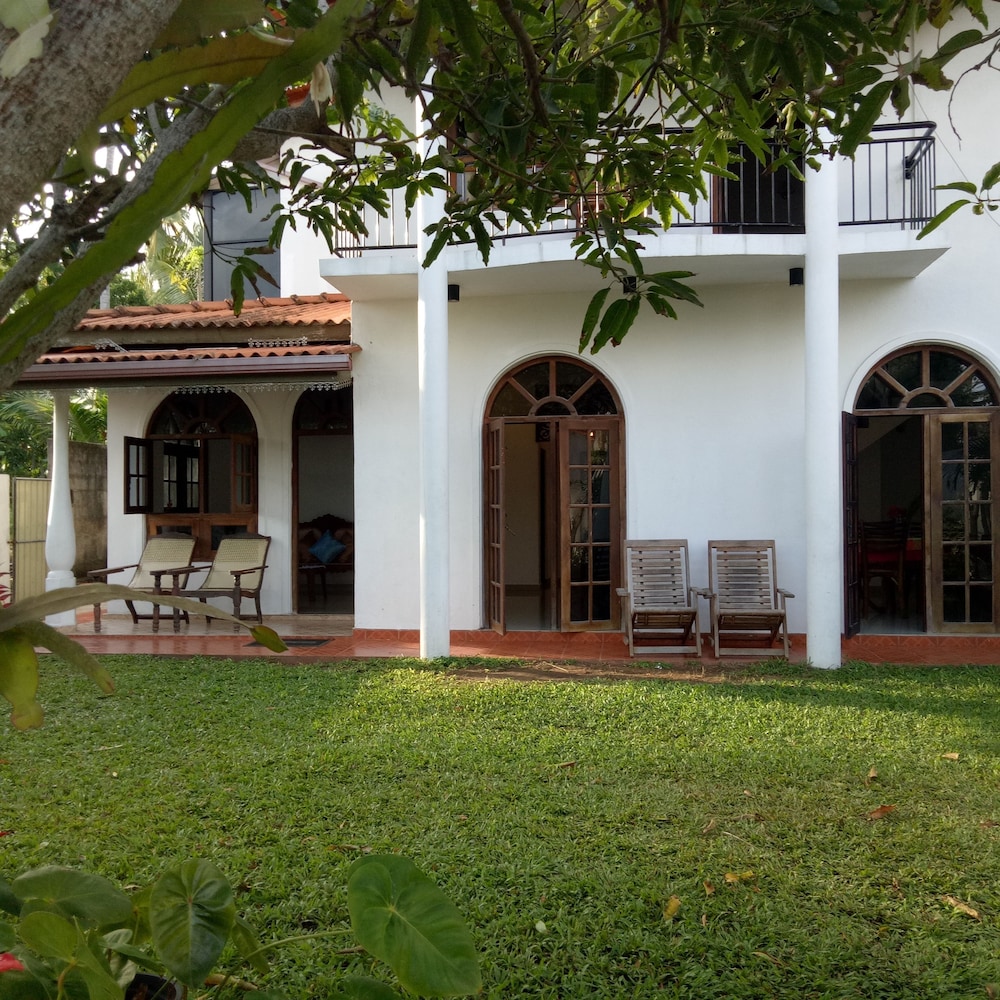 White House Villa 18/22