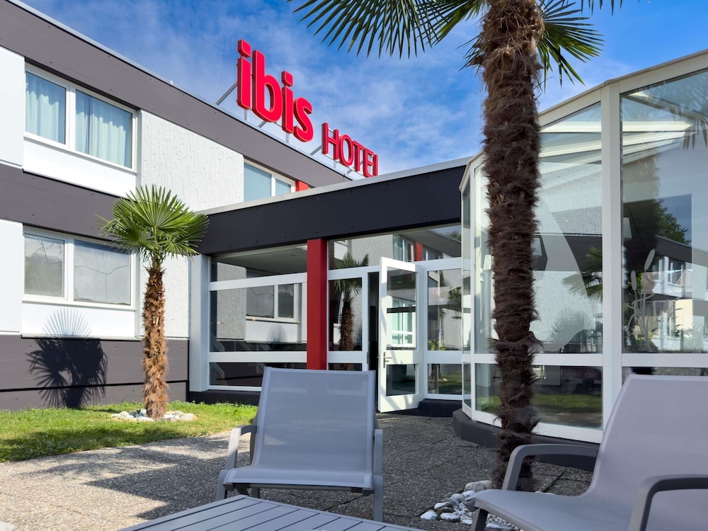 Ibis 3 Lacs Neuchatel 44/50