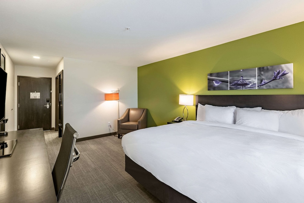 Sleep Inn & Suites Mt. Hope near Auction & Event Center 17/37