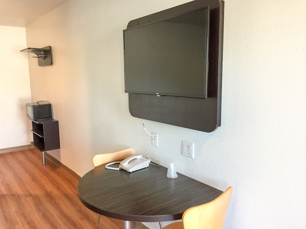 Motel6 San Bernardino, CA - Downtown 44/56