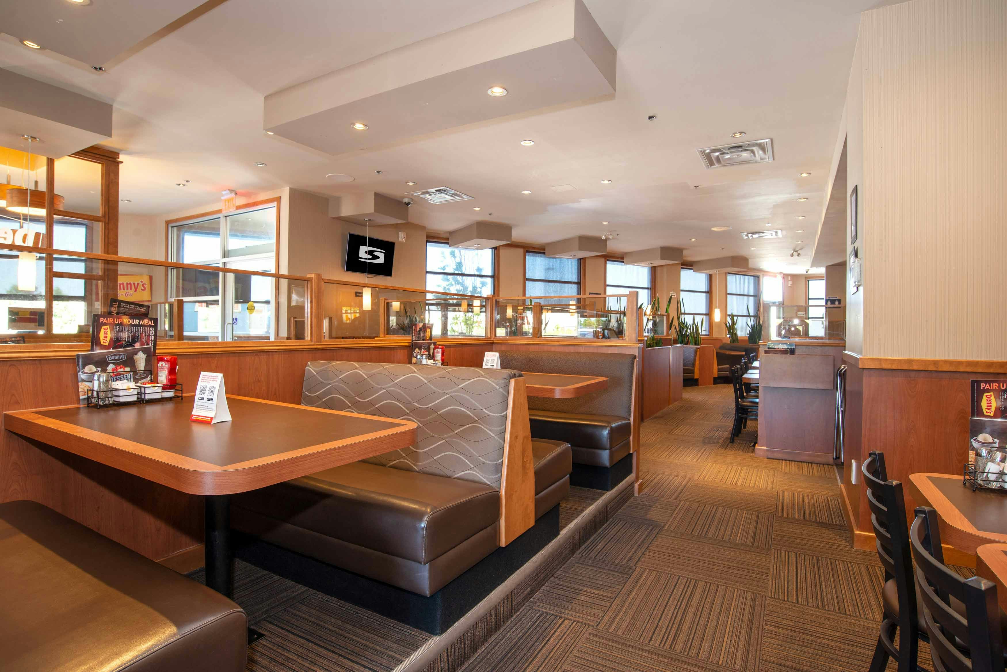Sandman Hotel Oakville 25/33
