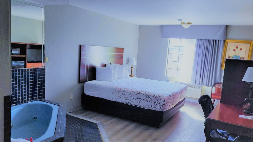 Rancho San Diego Inn and Suites (Ex SureStay Plus Hotel by Best Western El Cajon) 38/39