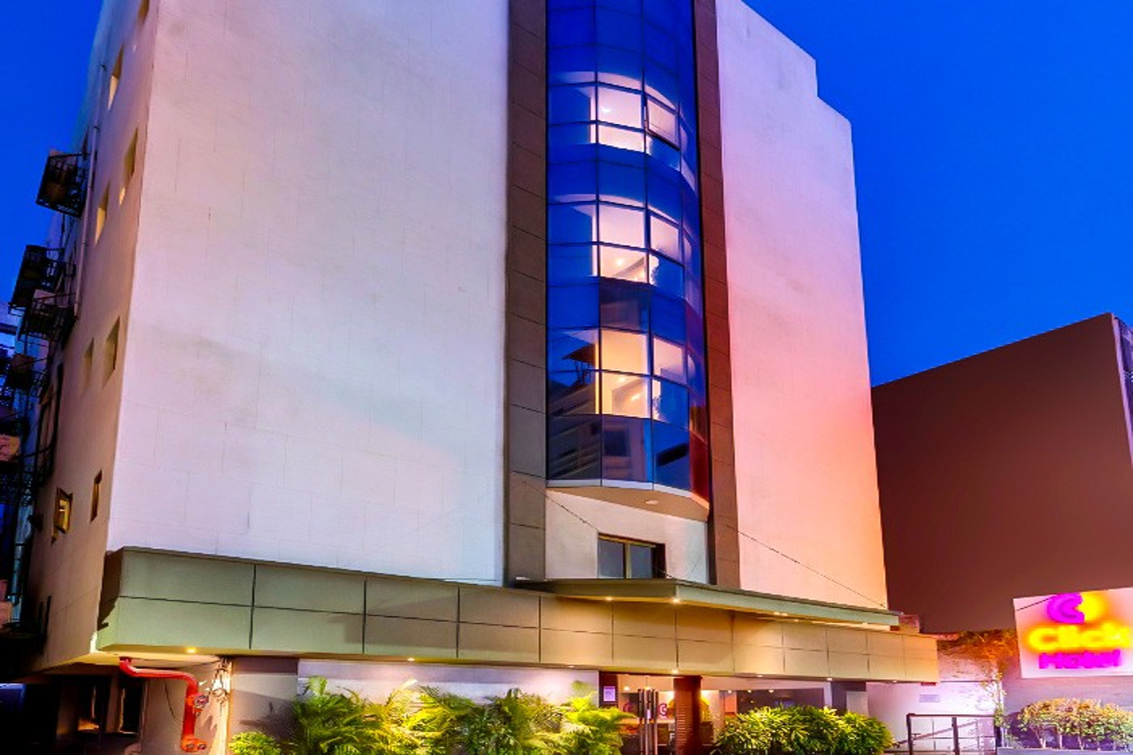Click Hotel Vadodara 8/17