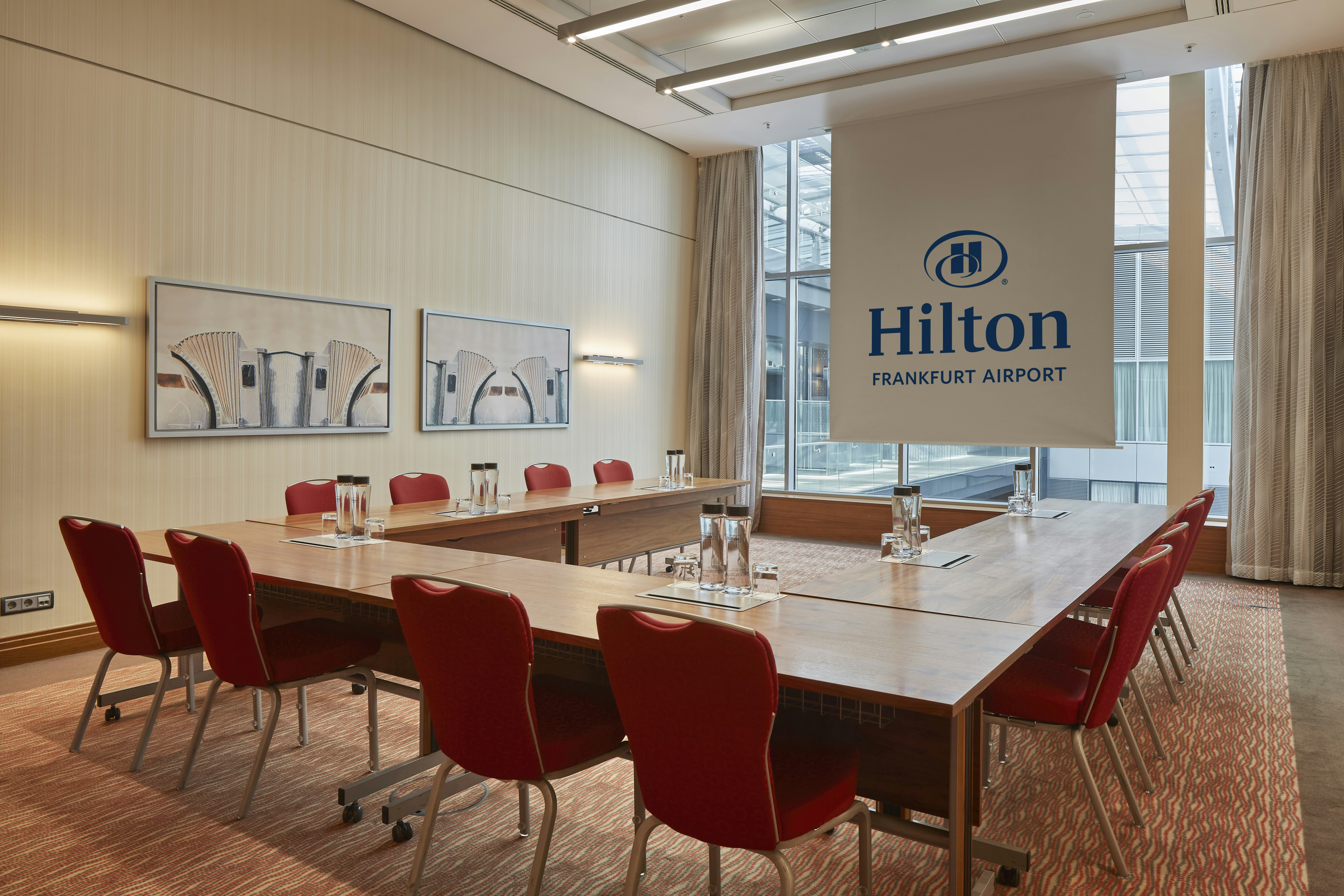 Hilton Frankfurt Airport 64/66