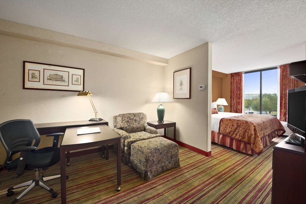 Ramada by Wyndham Suites Orlando Airport 34/56