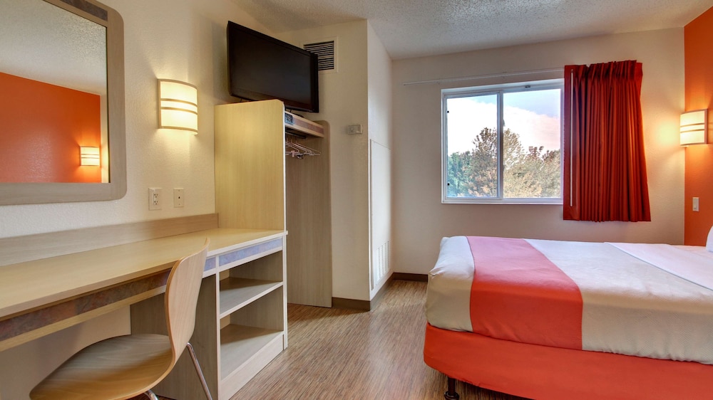 Motel6 Springfield, IL 24/50