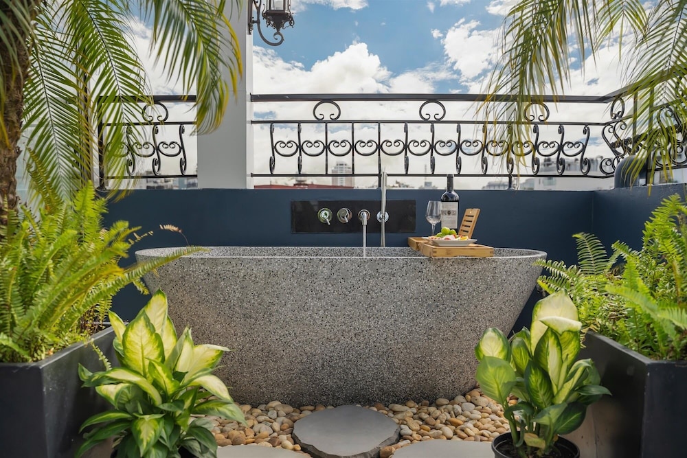 Hanoi Le Chateau Hotel & Spa 42/50