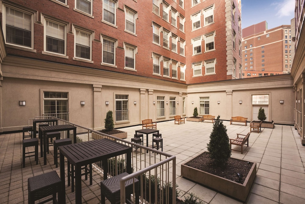 Doubletree By Hilton Boston Downtown 8/56