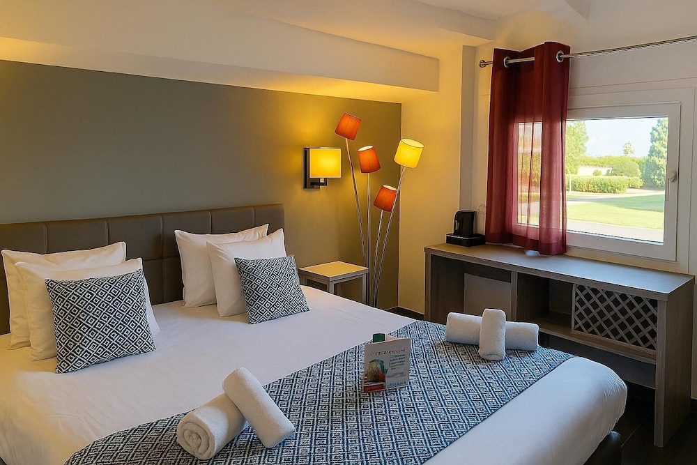 Room at Gil De France, AGDE