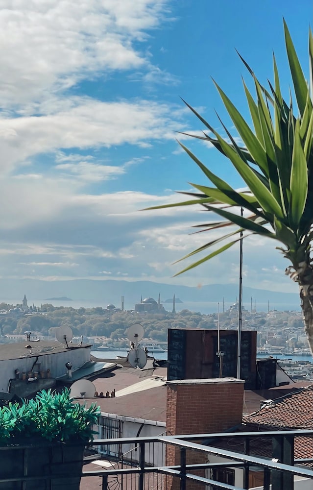 Misafir Suites 8 Istanbul. 63/70
