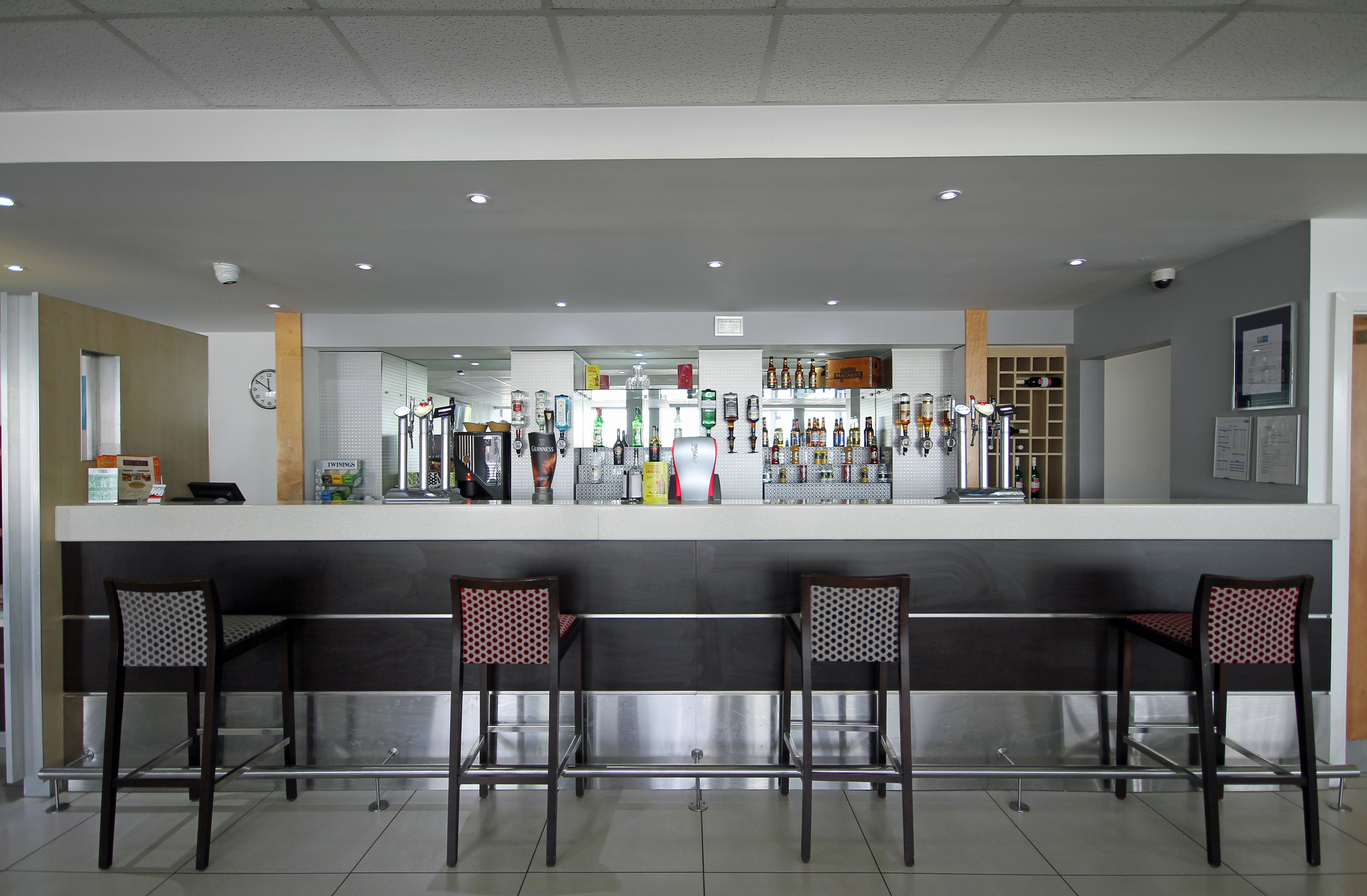 HOLIDAY INN EXPRESS NUNEATON 32/50