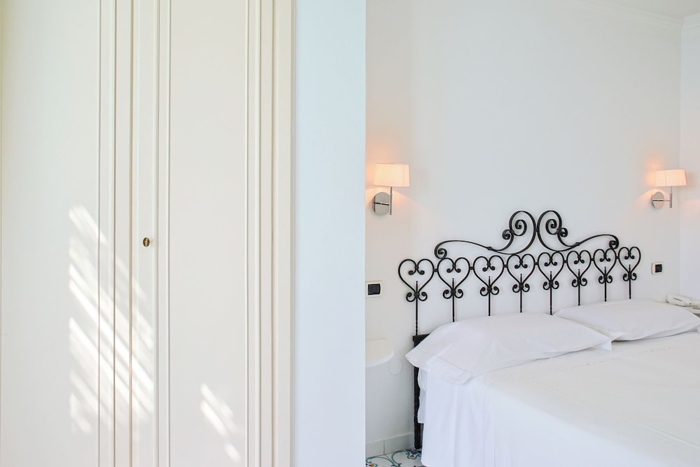 Superior, Double or Twin Bed, Terrace, Hotel Aurora Amalfi 7/10
