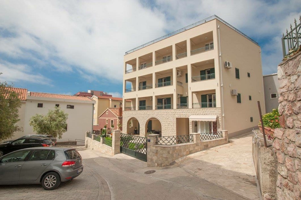 Guest House Medin 41/50