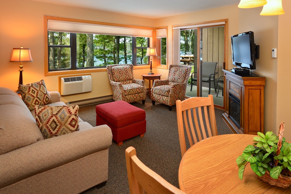 The Pointe Hotel and Suites 32/51