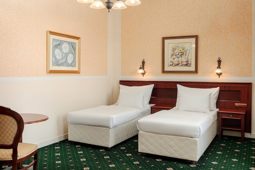 Humboldt Park Hotel Spa 12/60
