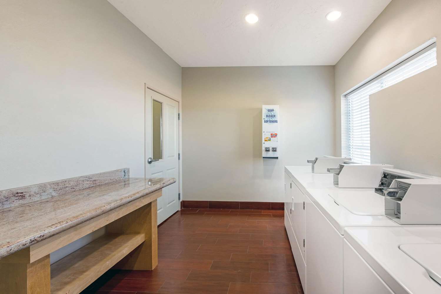 La Quinta Inn & Suites by Wyndham Leesville Ft. Polk 50/50