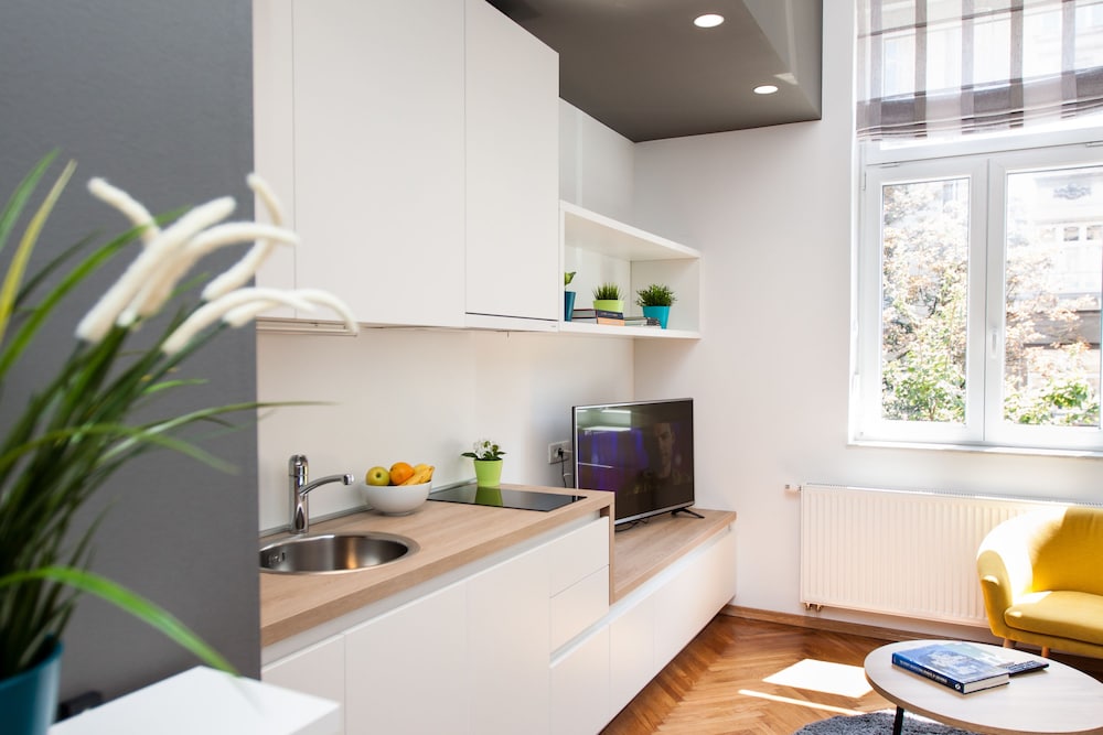 Loox Serviced Apartments Hatzova 16/33