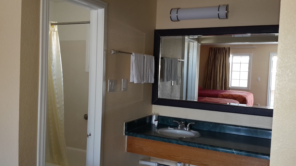 American Regency Inn Ex Rodeway Inn At Route 66 21/35