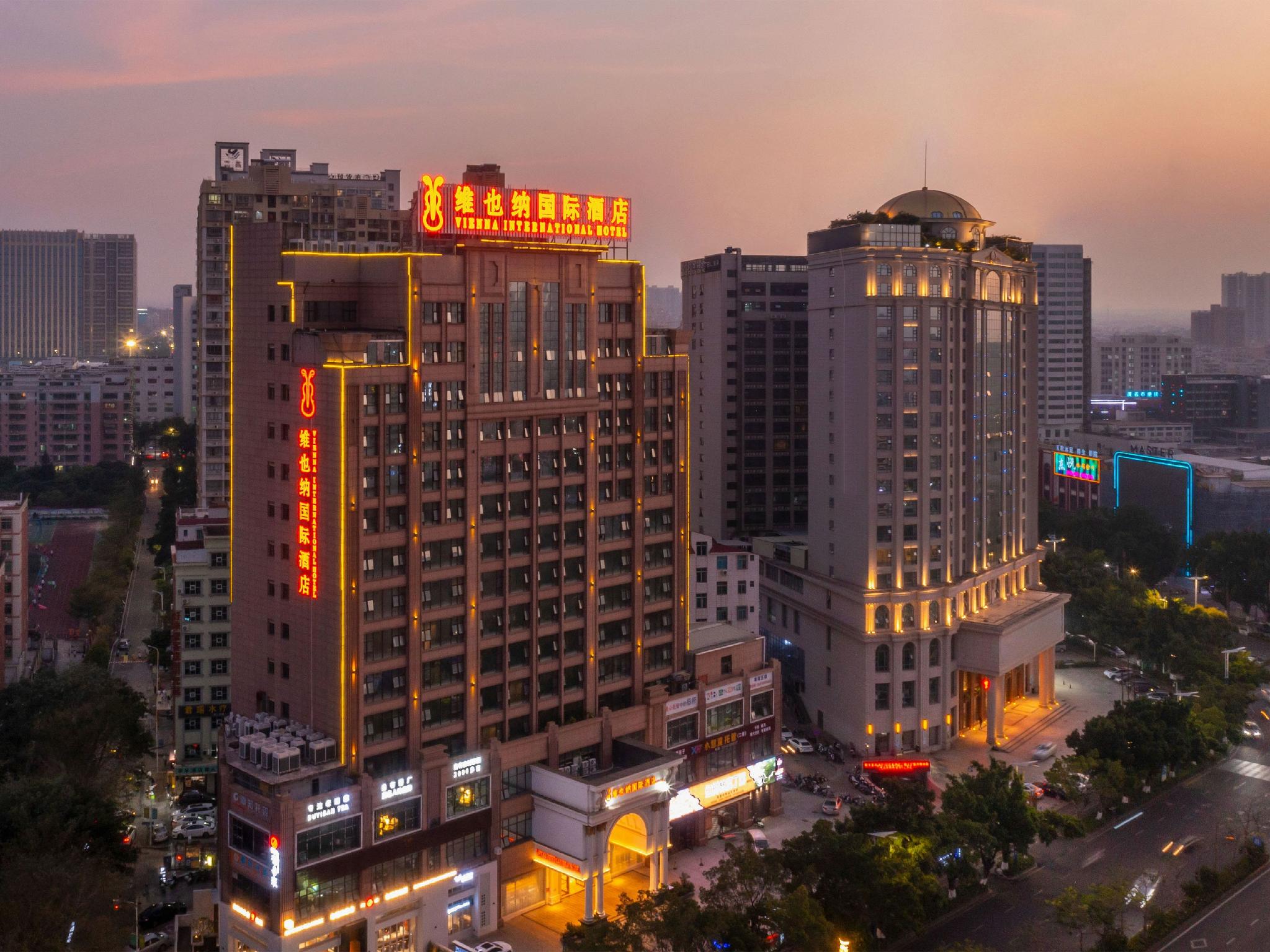 Vienna International Hotel (Maoming High-speed Railway Station) 1/57