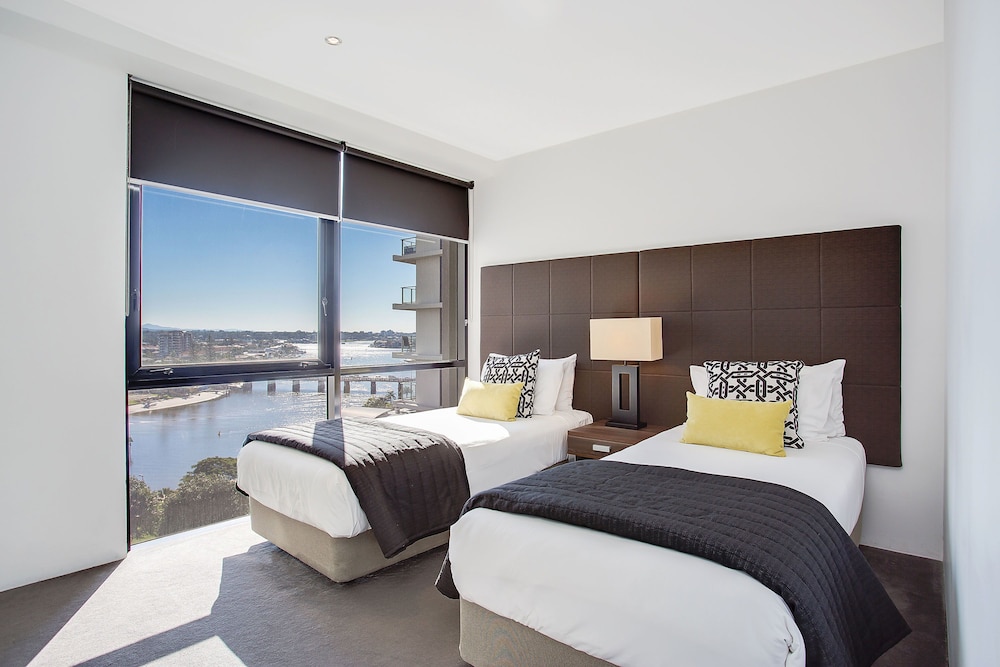Mantra Circle on Cavill Surfers Paradise 18/50
