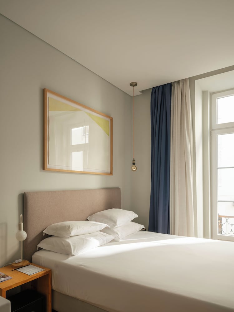 ROOM, CITY VIEW, SMALL