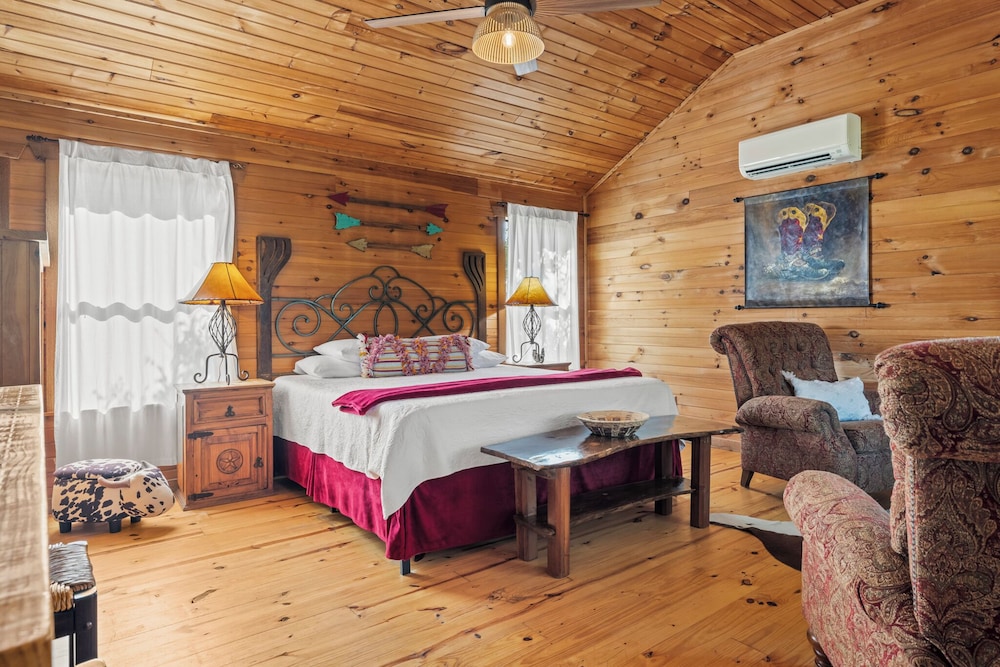 Panoramic, Cabin, King Bed, Hill View, Hot Tub، City on a Hill at Spring Creek 8/10