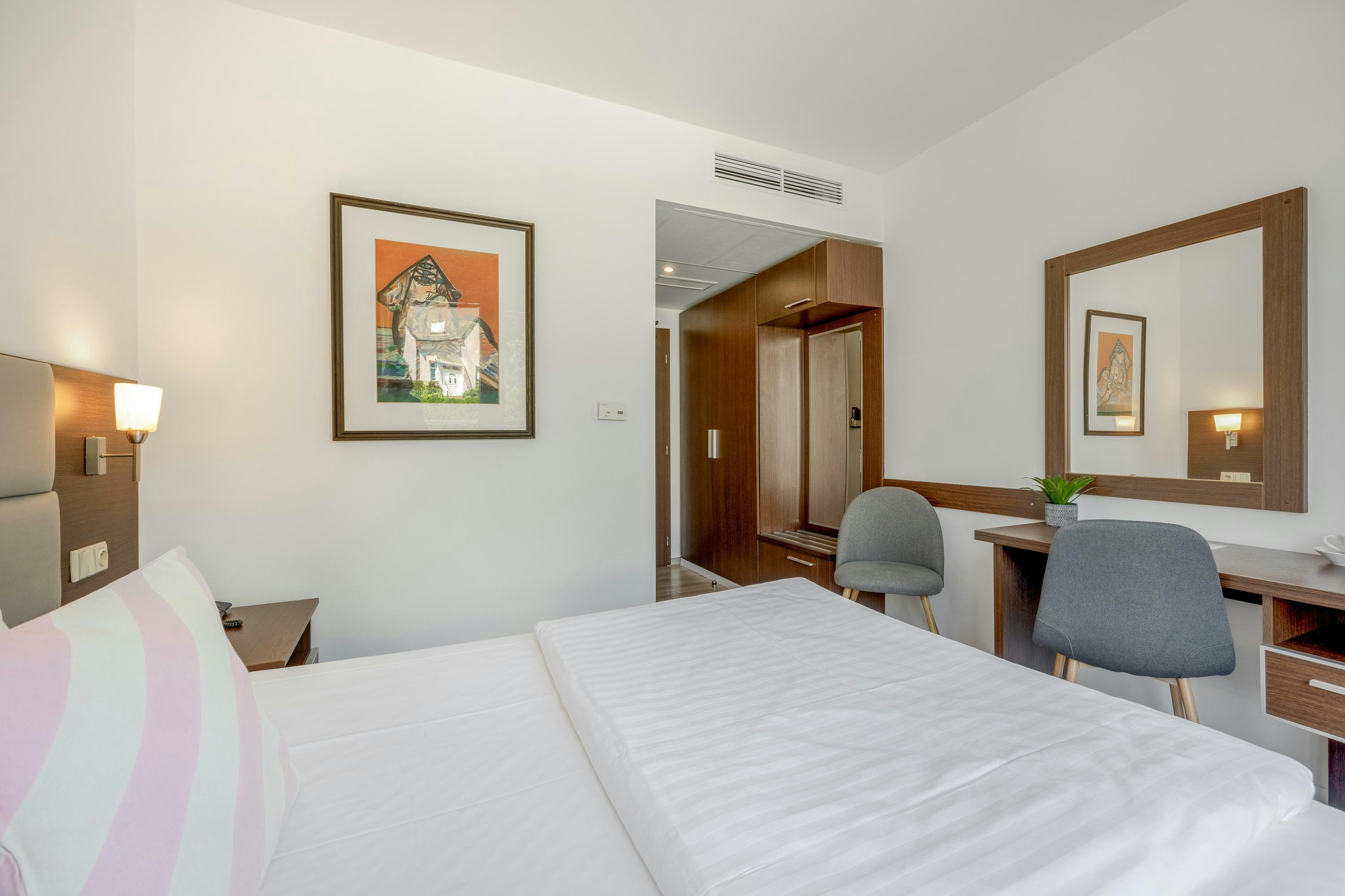 Antares Hotel 11/54