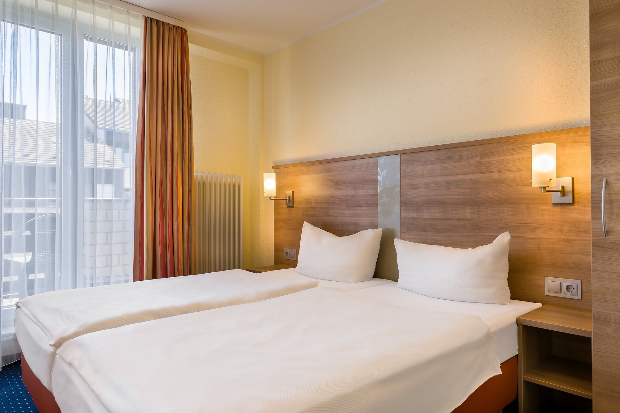 SUPERIOR, APARTMENT, TWIN BEDS