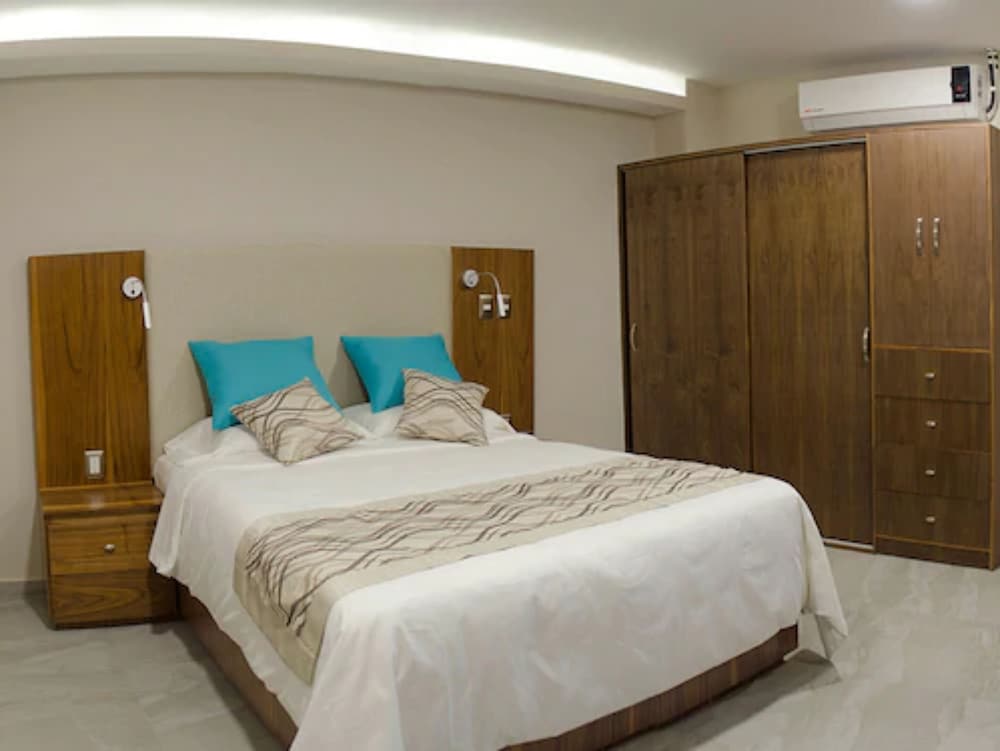 J. Towers Hotel Suites 13/68