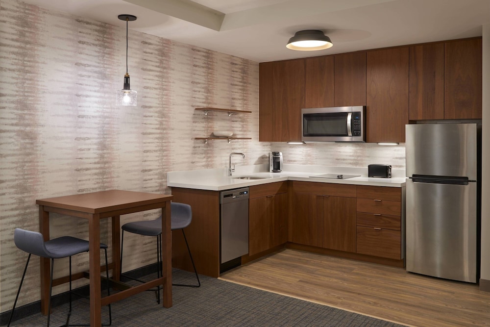 Residence Inn by Marriott Toronto Mississauga Southwest 6/25