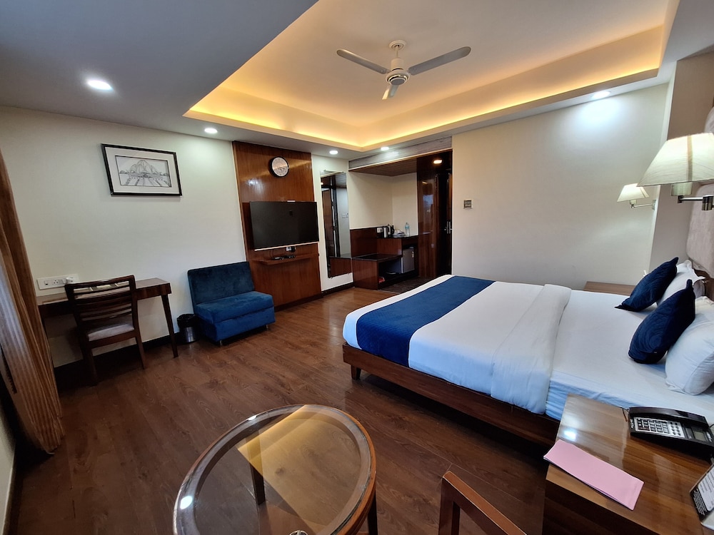 LN Hotels and Resorts 28/48