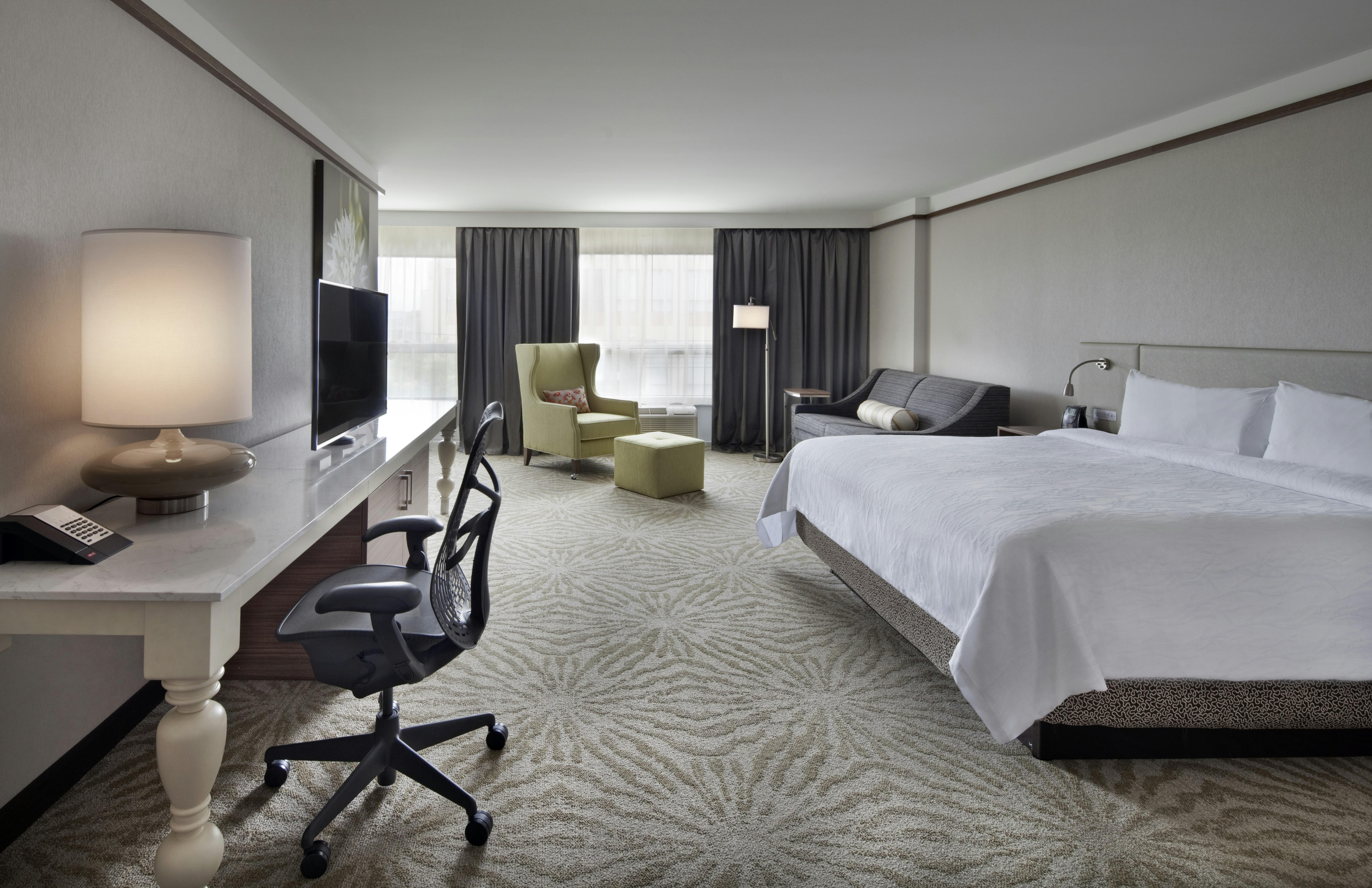 DELUXE, KING BED