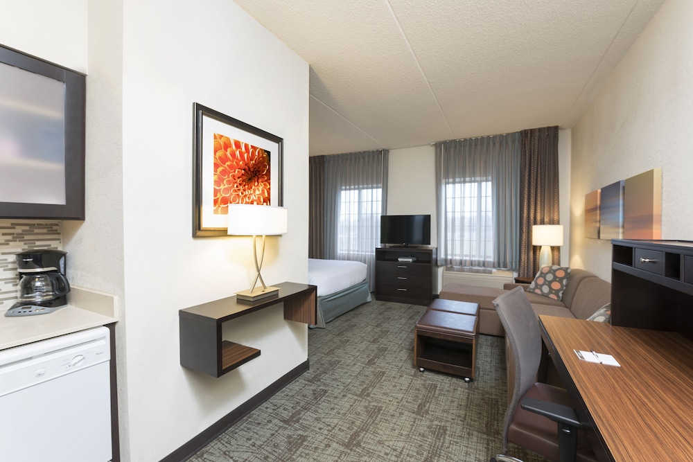 Staybridge Suites Chicago Oakbrook Terrace 38/64