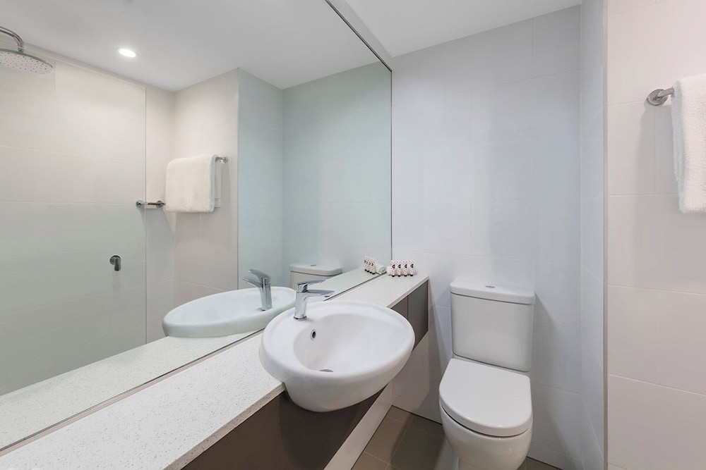 Travelodge Hotel Sydney Airport 27/28