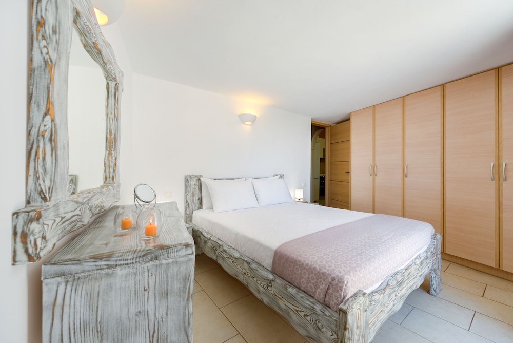 Akrotiri Apartments 5/50