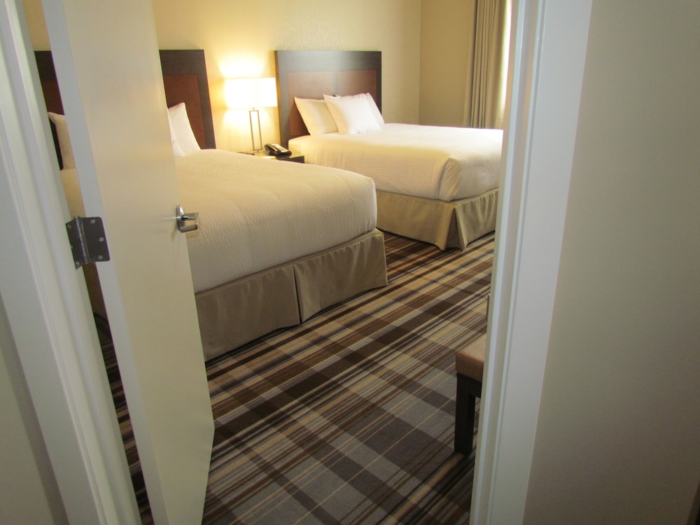 Fairfield Inn & Suites by Marriott Airdrie 14/54